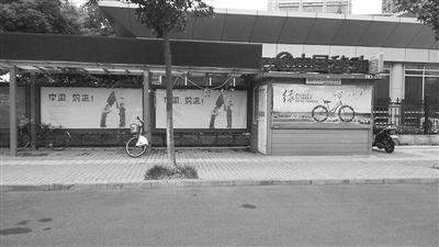 銅陵市委市政府旁邊的站點(diǎn)內(nèi)空空蕩蕩。